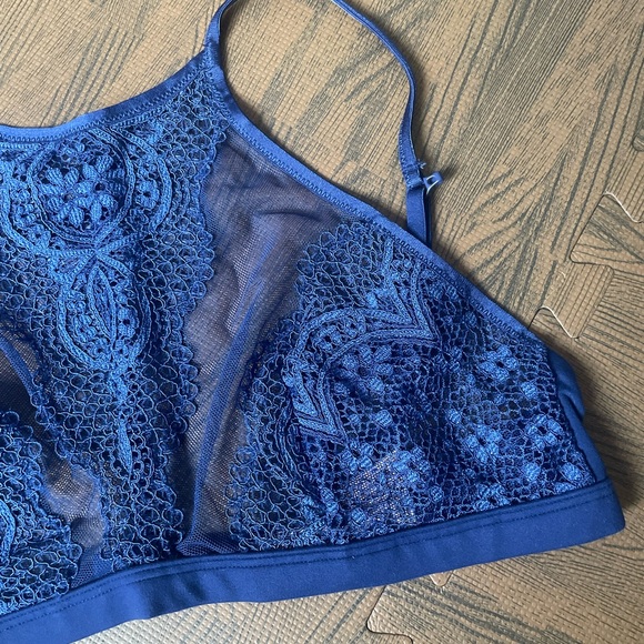 NWT Victoria’s Secret Crochet Lace High Neck Halter Bralette, Navy Blue - Picture 6 of 9